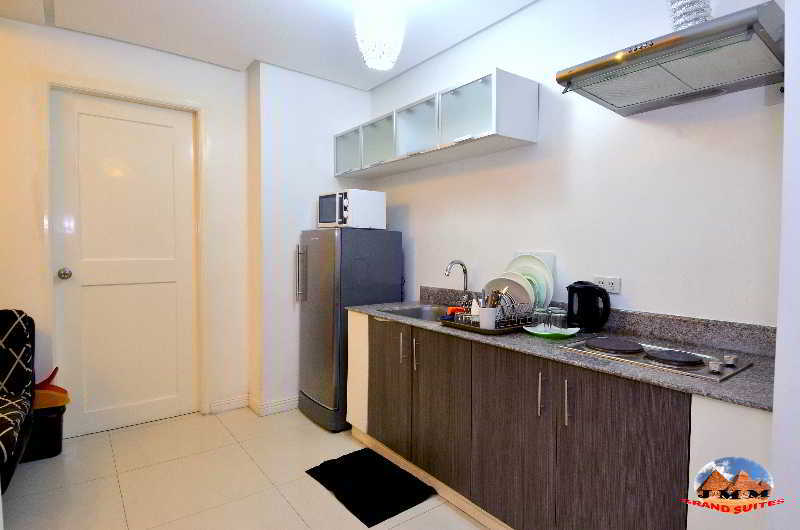 Jmm Apartment Suites Manila Esterno foto