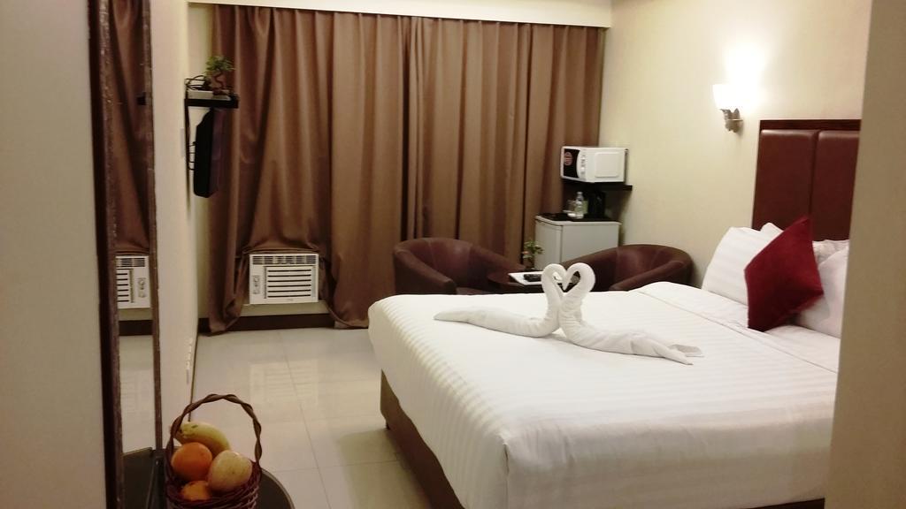 Jmm Apartment Suites Manila Esterno foto