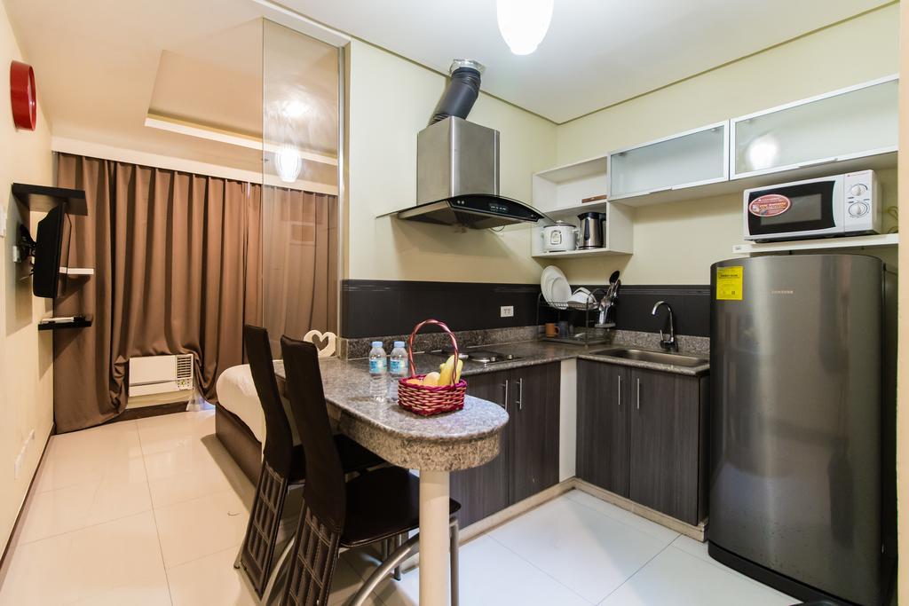 Jmm Apartment Suites Manila Esterno foto