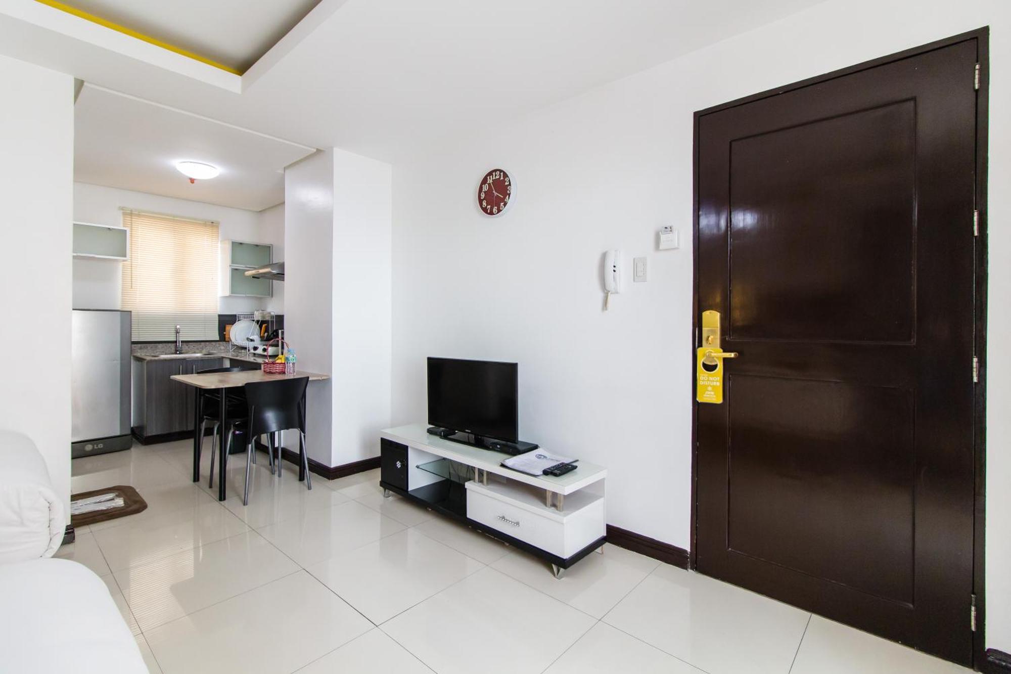 Jmm Apartment Suites Manila Esterno foto