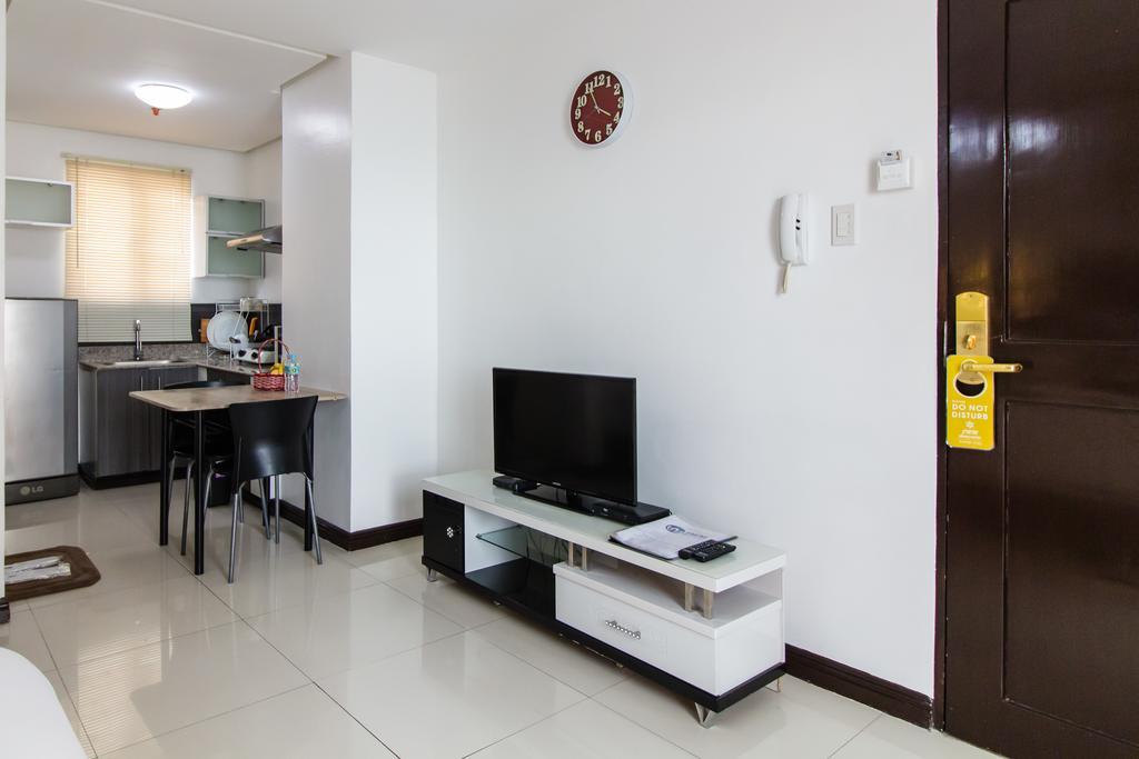 Jmm Apartment Suites Manila Esterno foto