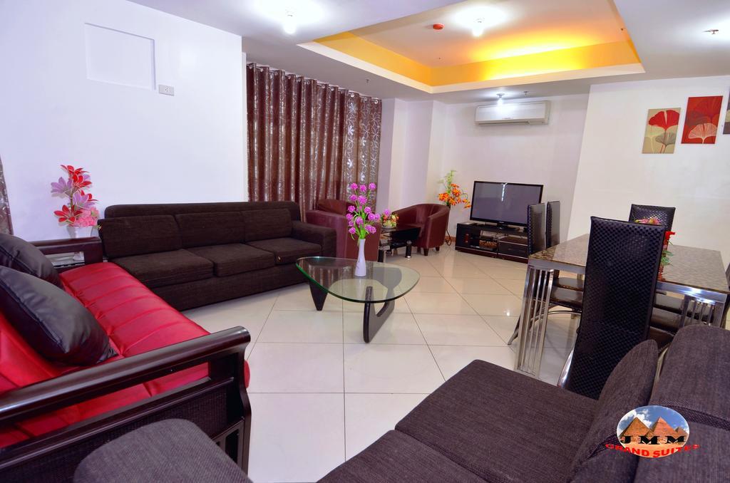 Jmm Apartment Suites Manila Esterno foto