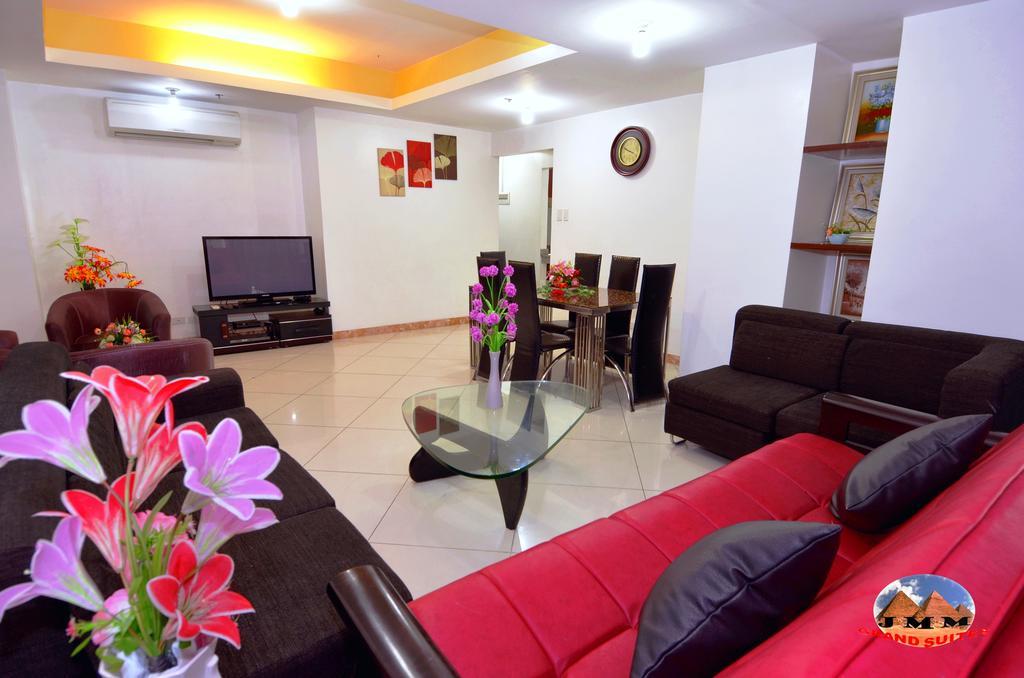 Jmm Apartment Suites Manila Esterno foto