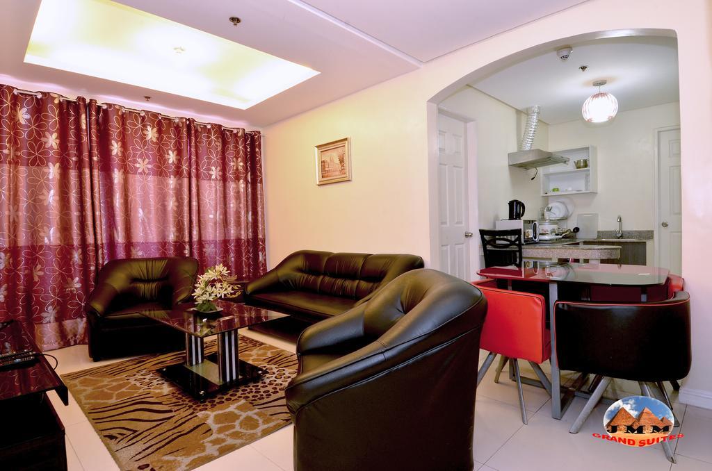 Jmm Apartment Suites Manila Esterno foto