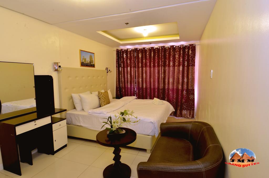 Jmm Apartment Suites Manila Esterno foto