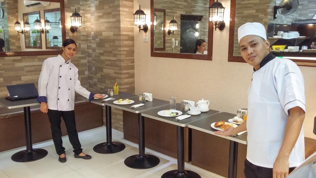 Jmm Apartment Suites Manila Esterno foto
