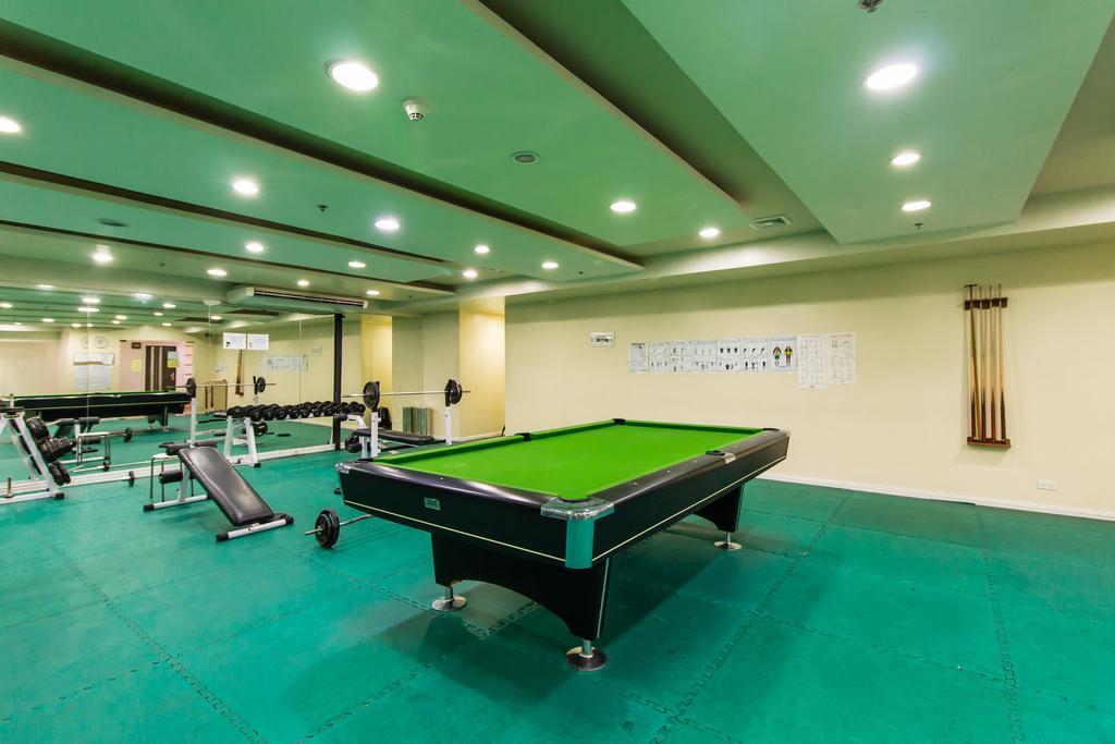 Jmm Apartment Suites Manila Esterno foto