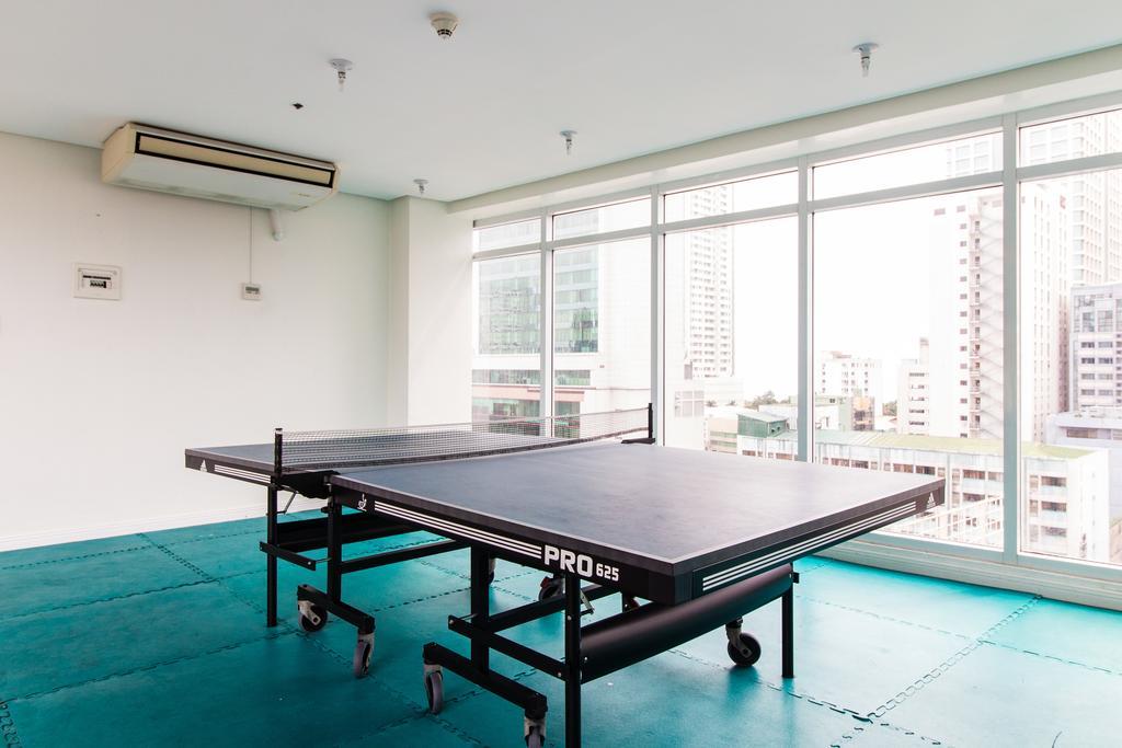 Jmm Apartment Suites Manila Esterno foto