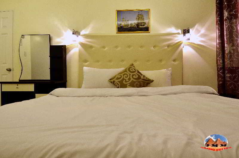 Jmm Apartment Suites Manila Esterno foto